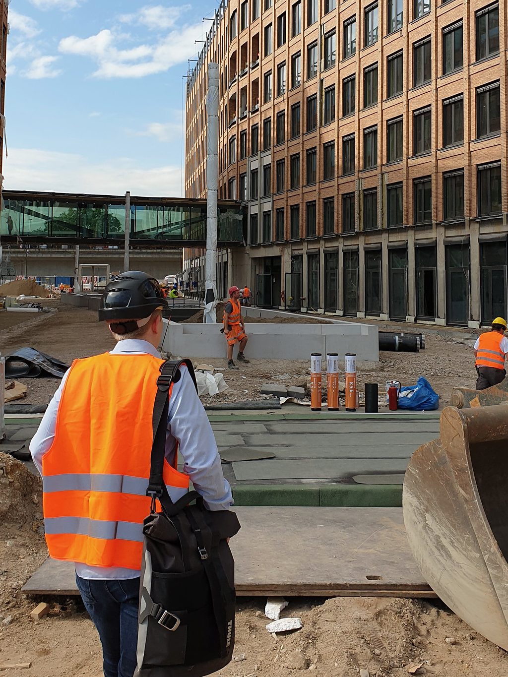 Professionelle Gewerkekoordination und Baukoordination auf einer Baustelle für Bauherren, Planer und Betreiber.