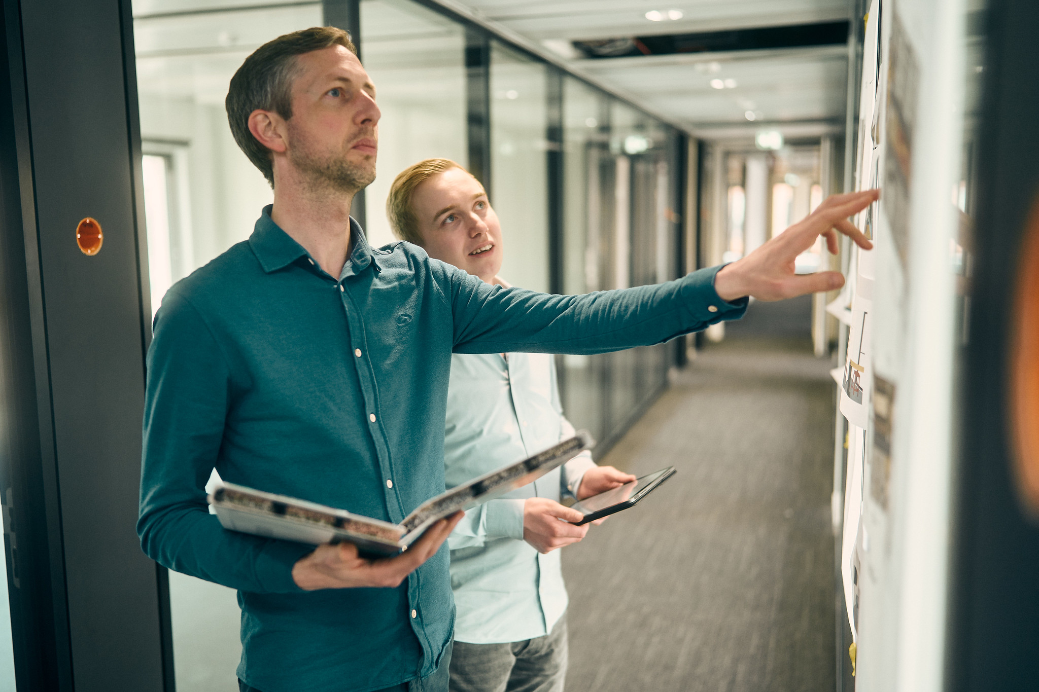 Projektsteuerung für Immobilienprojekte. Team bei der Moderation von Planungsprozessen für das gemeinsame Planungsziel