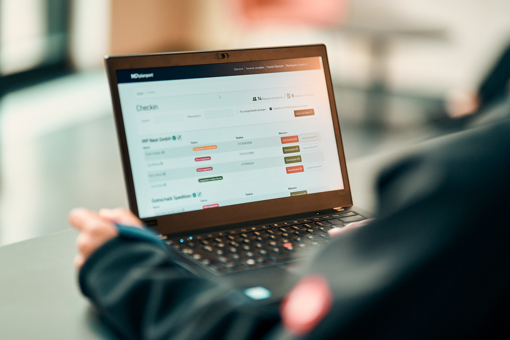 Digitales Monitoring von Projektleistung und Projektfortschritt auf einer gemeinsamen Projektplattform